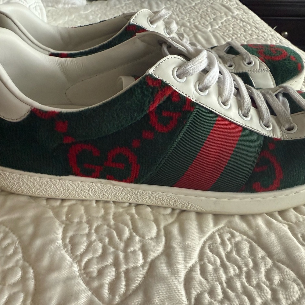 Authentic Gucci Forest Green and Crimson velvet Sneakers
